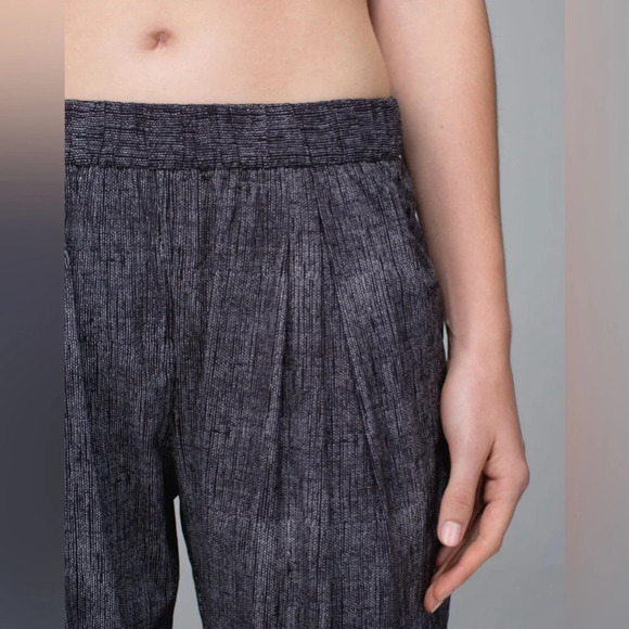 Lululemon Rollin' With My Omies Burlap Texture Dune Black yoga jogger pants 4 - Picture 6 of 15